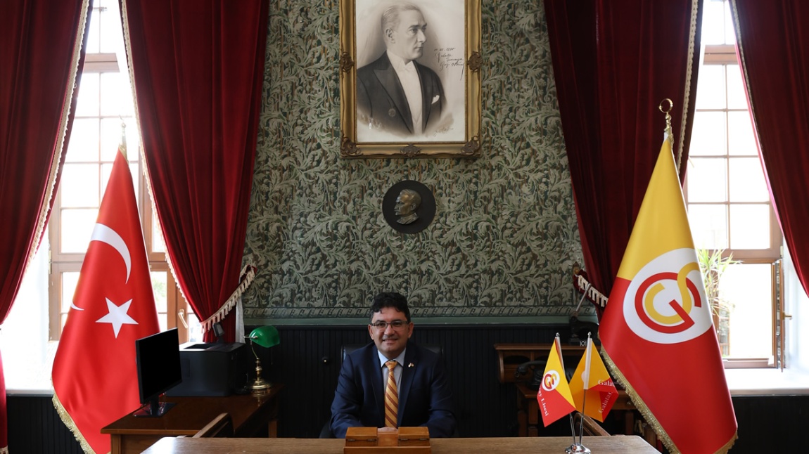 Galatasaray Lisesi Müdürü olarak görevlendirilen Sn. Prof. Dr. Mustafa Reşat DABAK görevine başlamıştır.